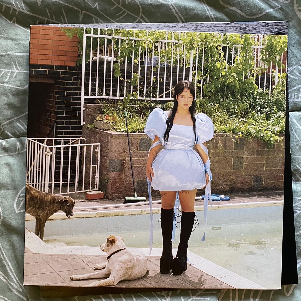 Mallrat - Butterfly Blue, Pink Vinyl LP Mallrat - Butterfly Blue, Pink Vinyl LP