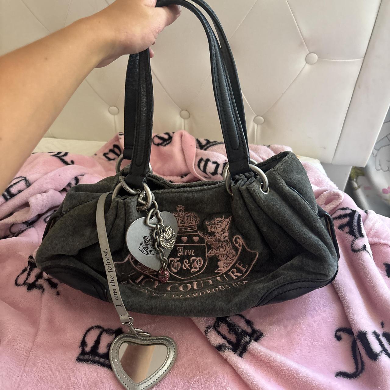 ヴィンテージ Juicy Couture カンガルーポケット small Amazon.com: Juicy Couture Classic Velour Smocked Sleeveless