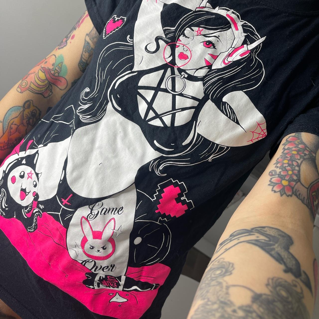 Women S Black And Pink T Shirt Depop