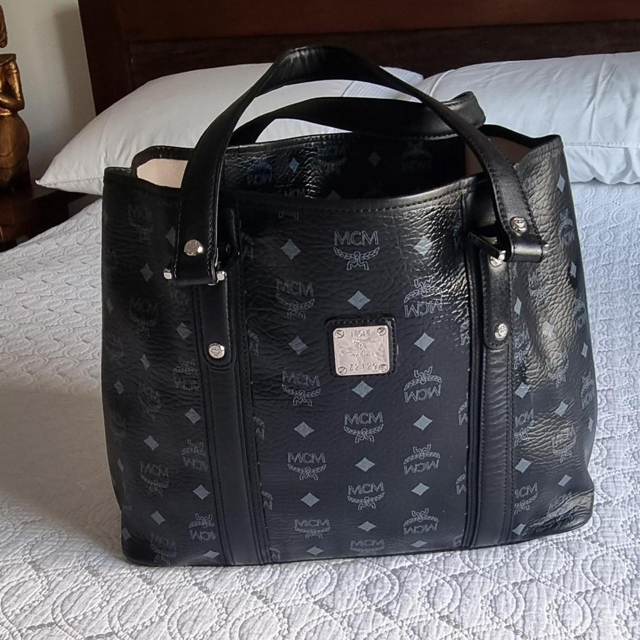 Black mcm tote hotsell