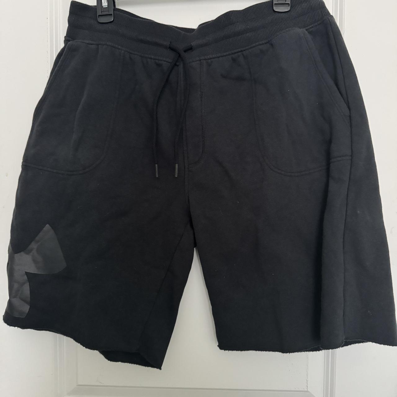 Men’s UA cotton shorts Size XL Loose fit Logo on leg - Depop