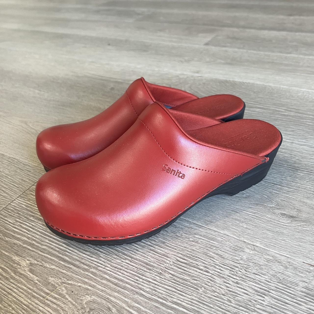 Sanita best sale red clogs