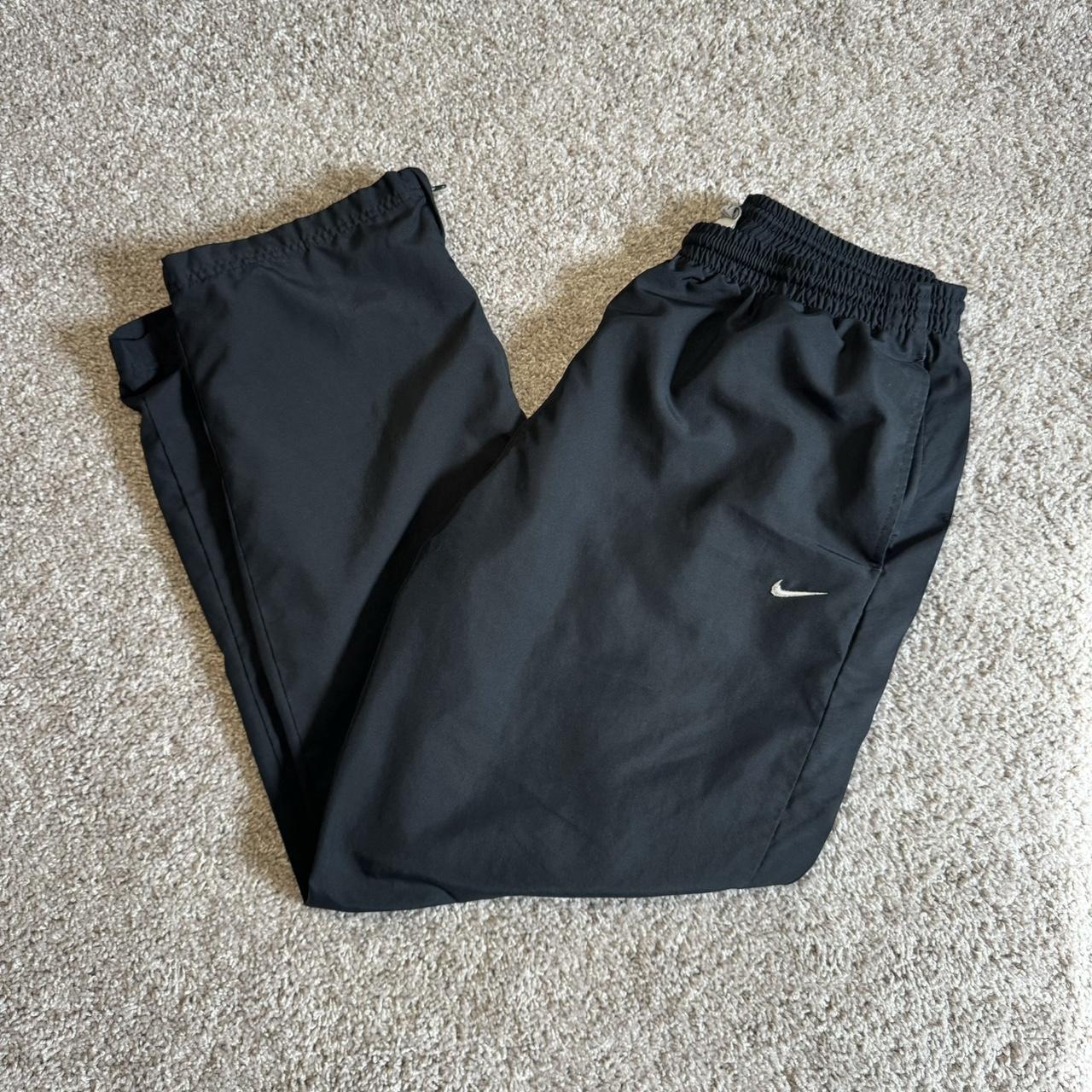 Nike windbreaker-pants - Depop