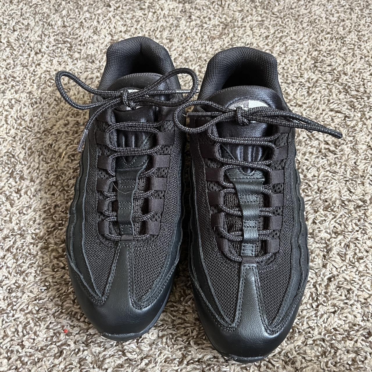 airmax95 essential triple black