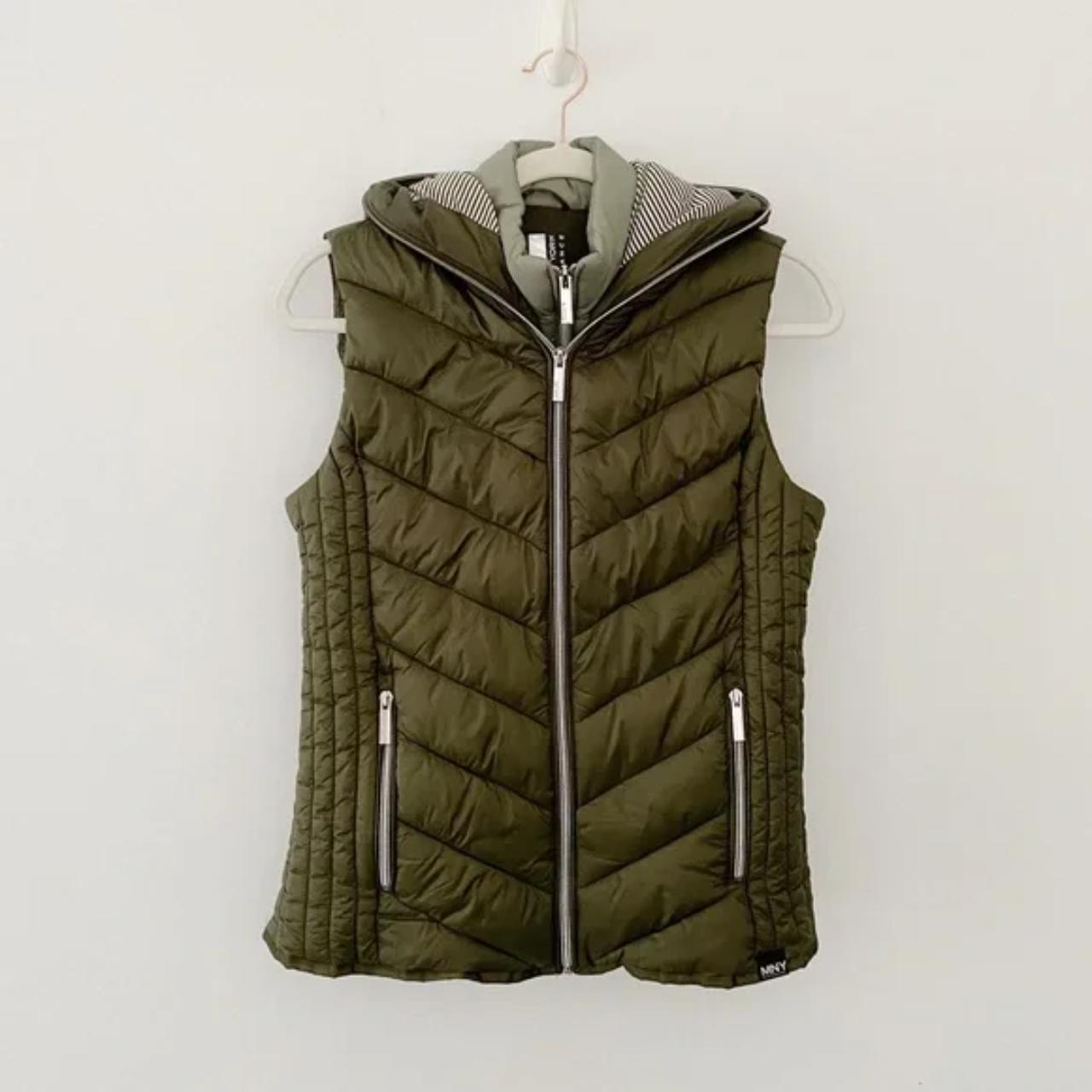 METALLIC SILVER PUFFER VEST – Mac + White Boutique