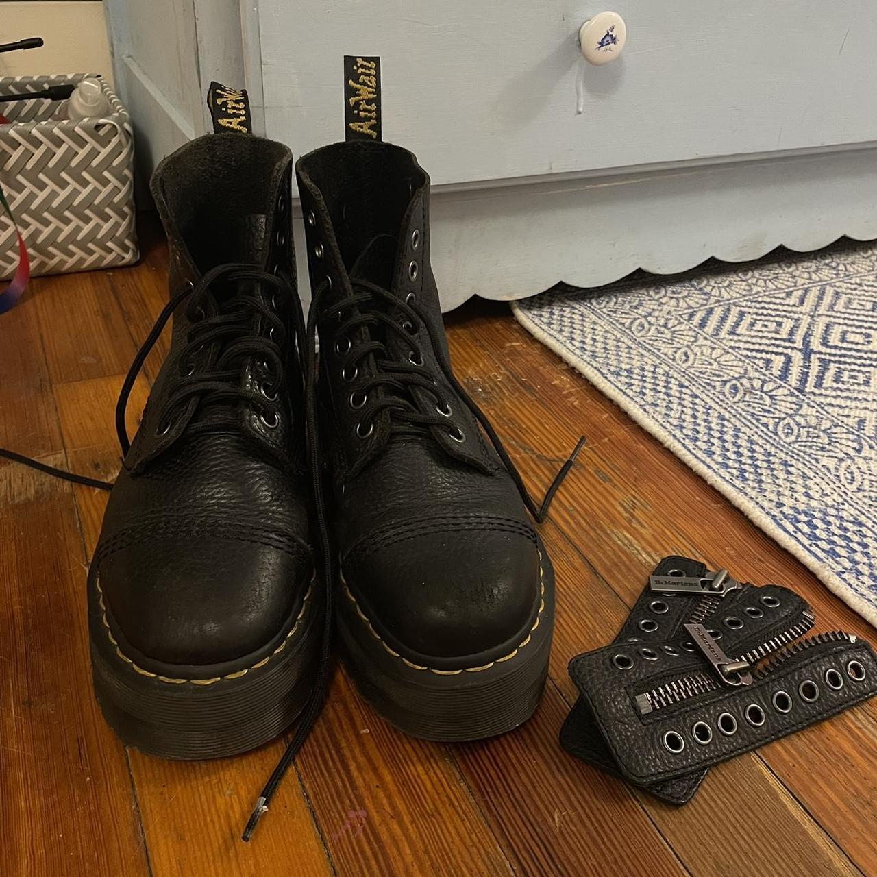 Someone was selling these doc zipper inserts on depop, probably from an old  pair of Sinclairs, so I tried them in a few of docs from my collection. A  really great way