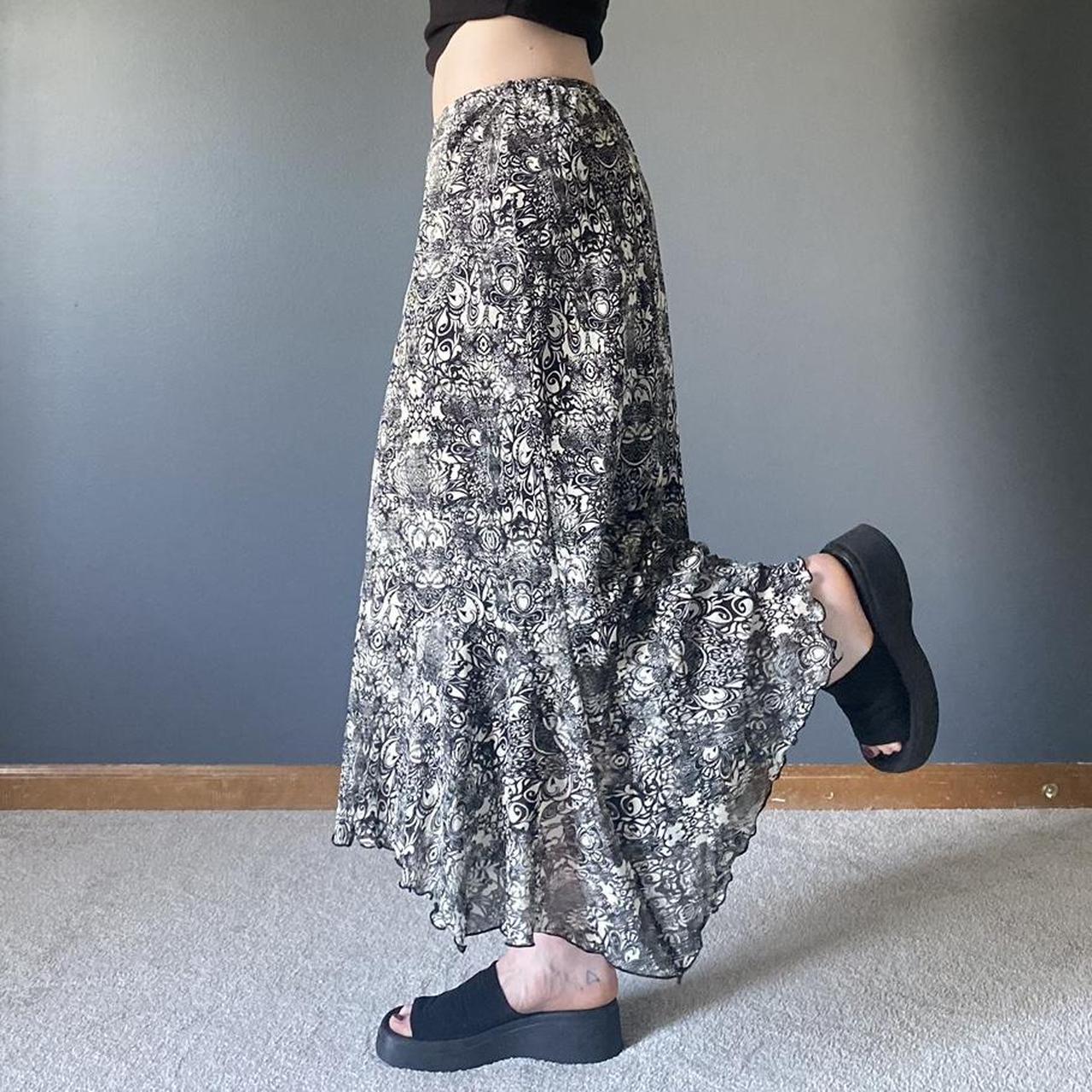 Black and white flowy skirt best sale