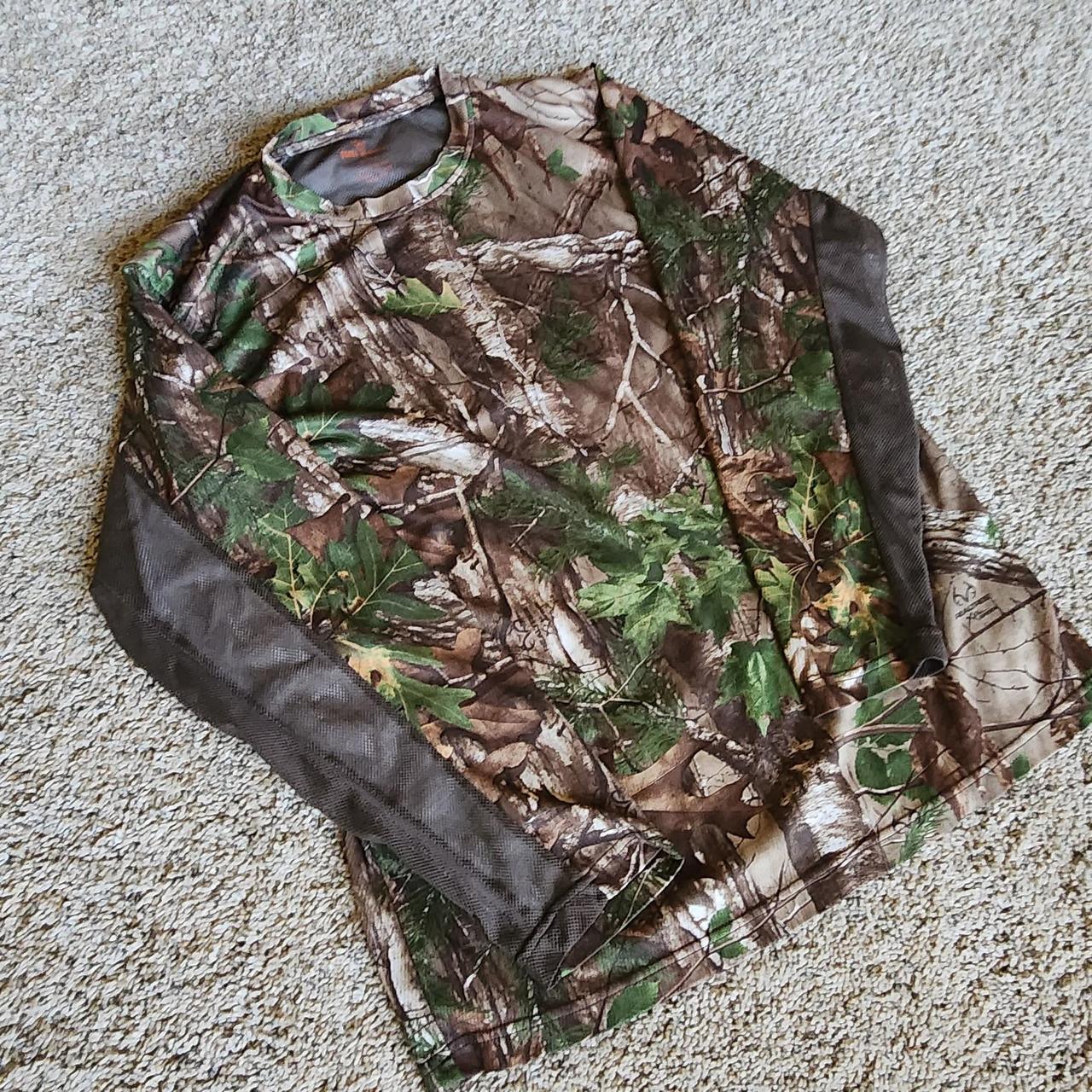 Realtree long-sleeved shirt in a size large it also... - Depop