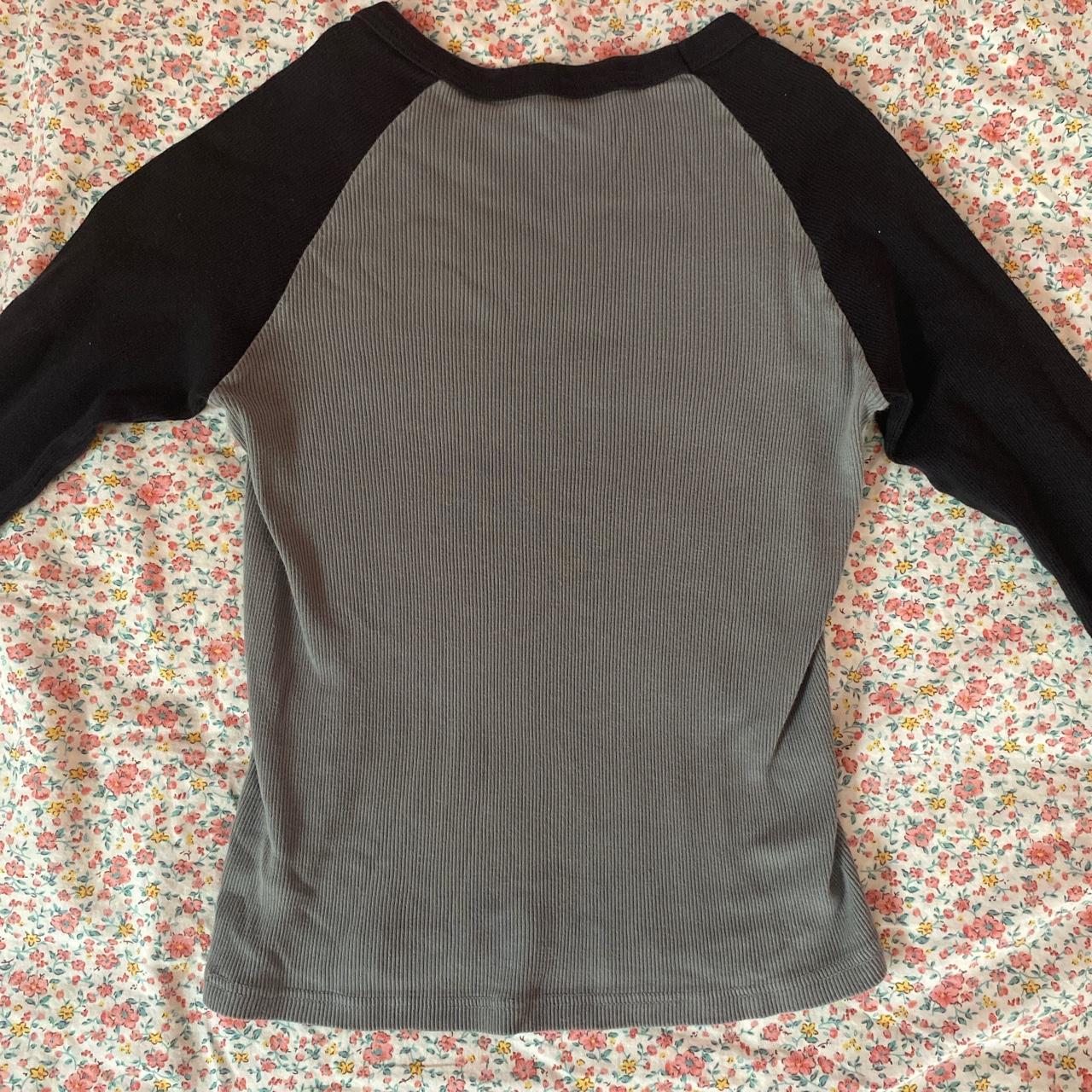 Brandy Melville Women's Black and Grey Shirt (2)