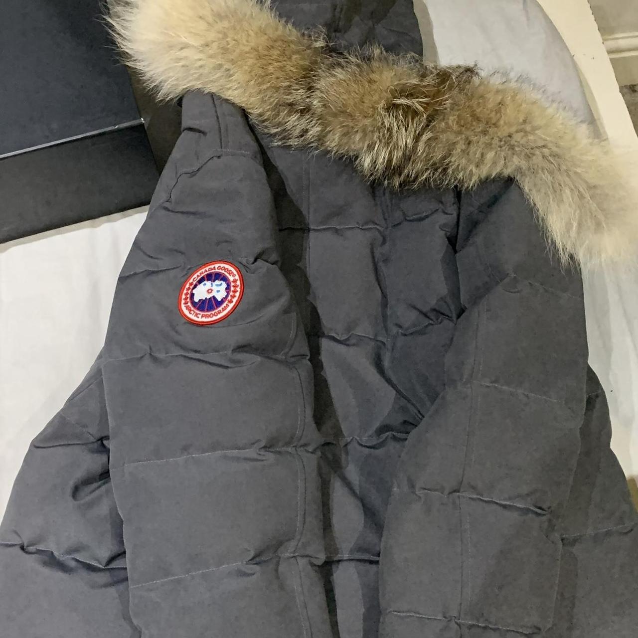 Canada goose Carson size small worn but in perfect... - Depop