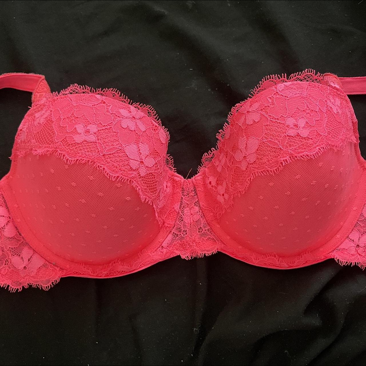 Pink Victoria secret bra, worn once. Super cute! 32ddd Depop