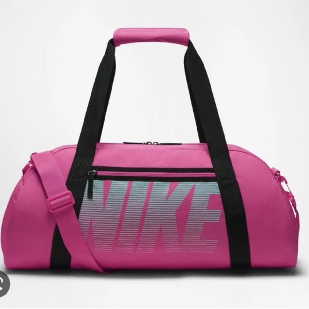 hot pink duffel bag〰️ 📦$7.50 the... -
