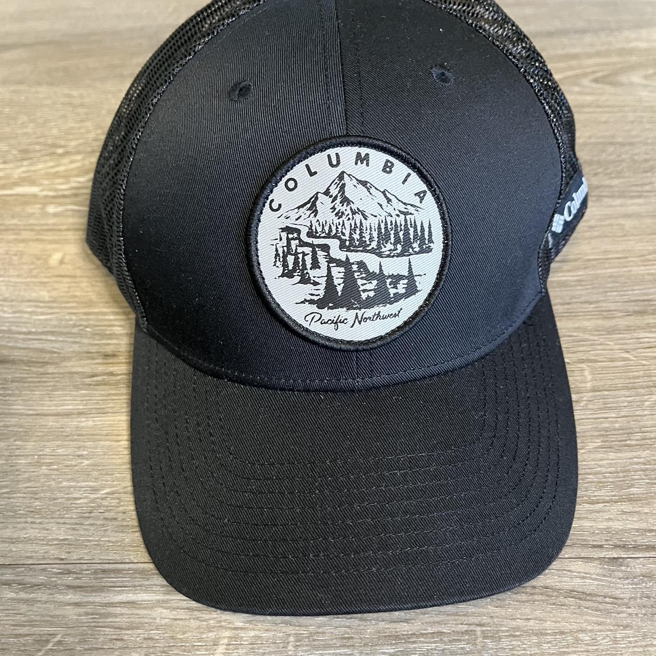 Columbia SnapBack hat - Depop