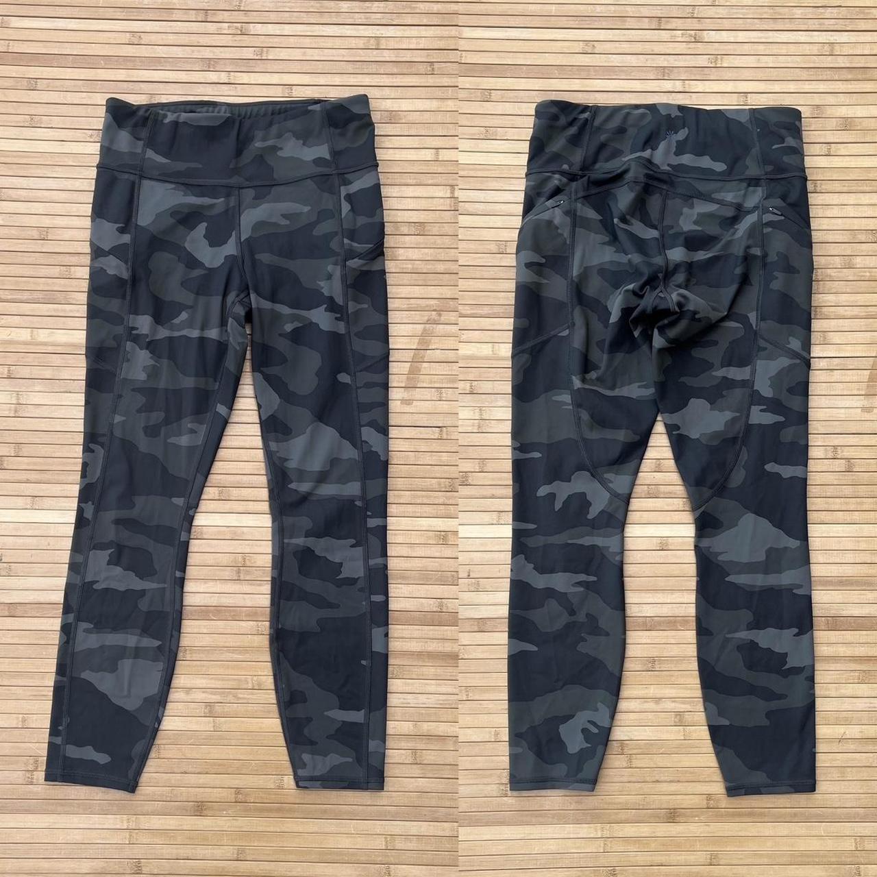 Athleta Camo Contender 7 8 Tight in Power. Depop