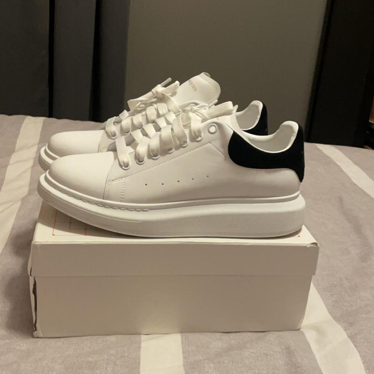 Alexander mcqueen trainer sales box