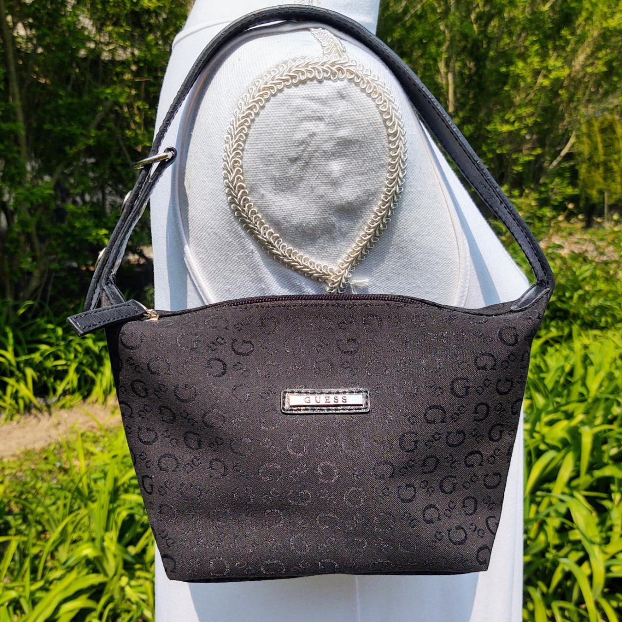 LAUREL small purse in black color brand GUESS — Globalbrandsstore.com/en