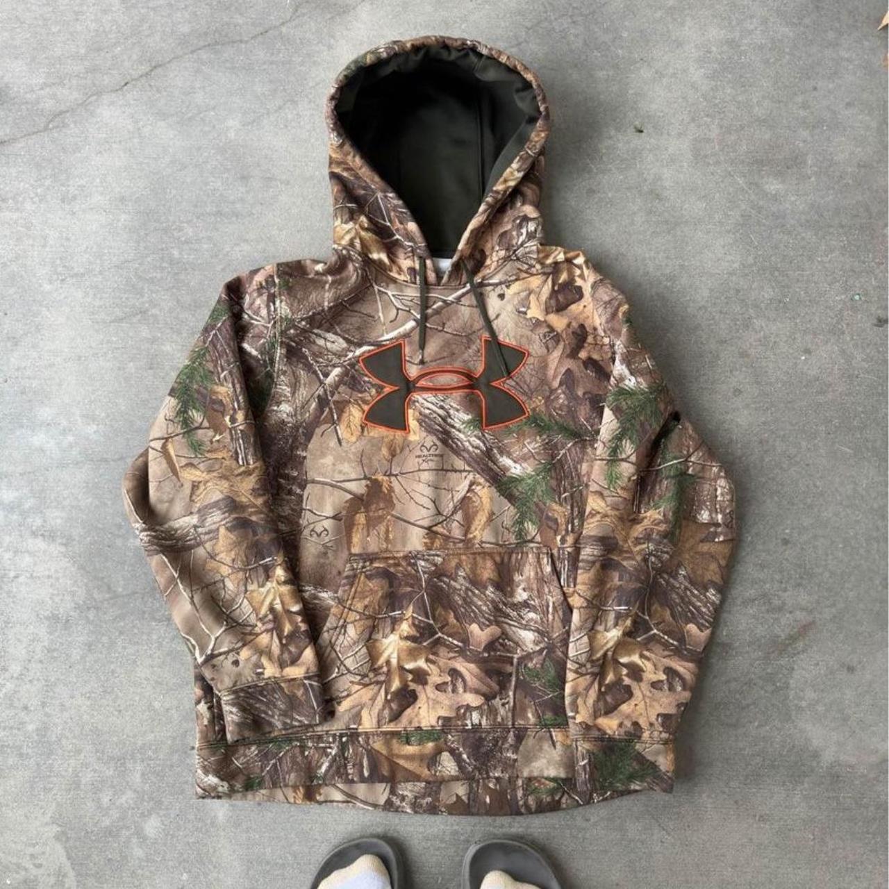 Under armour big on sale logo camo hoodie