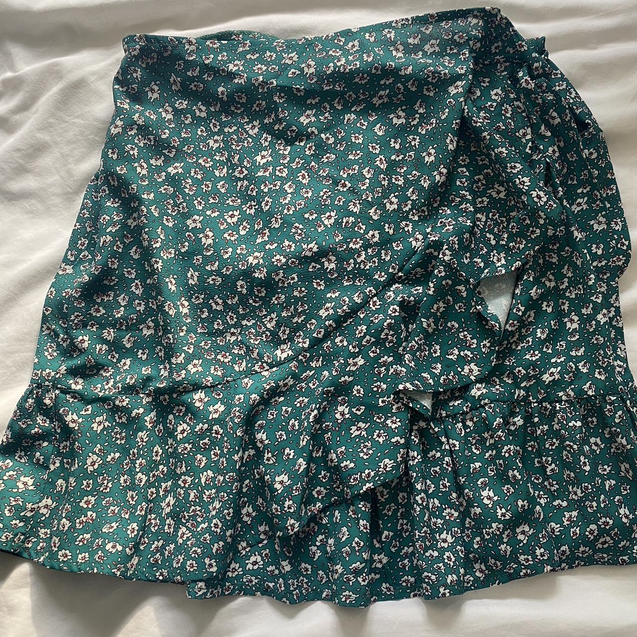 Green Floral ruffle skirt Shein (never worn ) - Depop