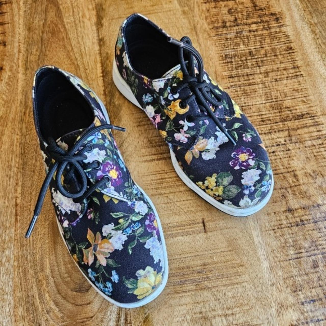 Dr. Martens Womens Darcy Floral Cavendish 3 Eye. Depop