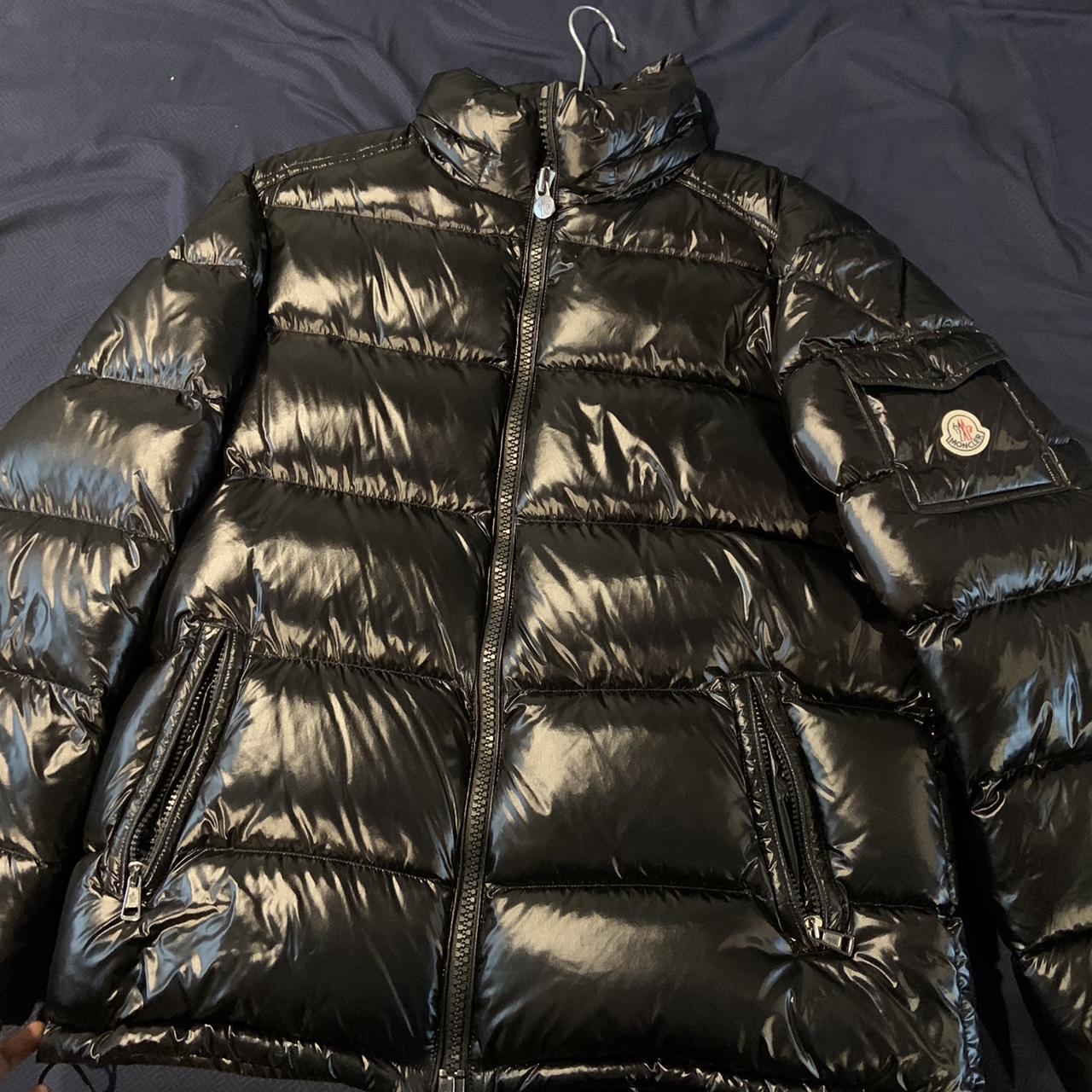 Moncler (old gen) hood will be sent with the coat - Depop