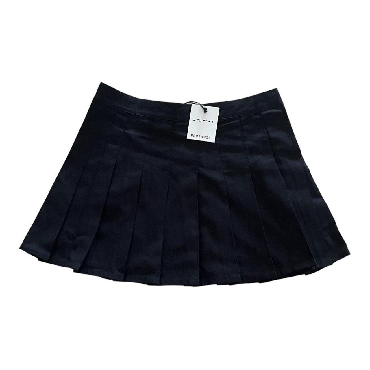 Black pleated skirt factorie best sale