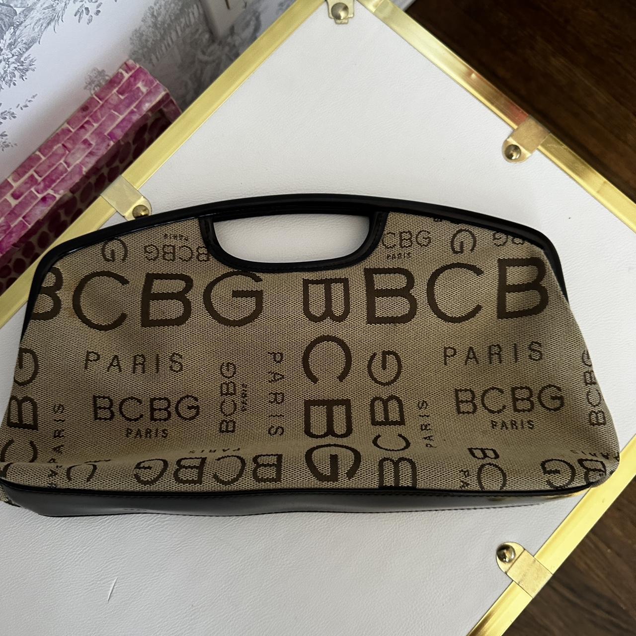 Store BCBG clutch