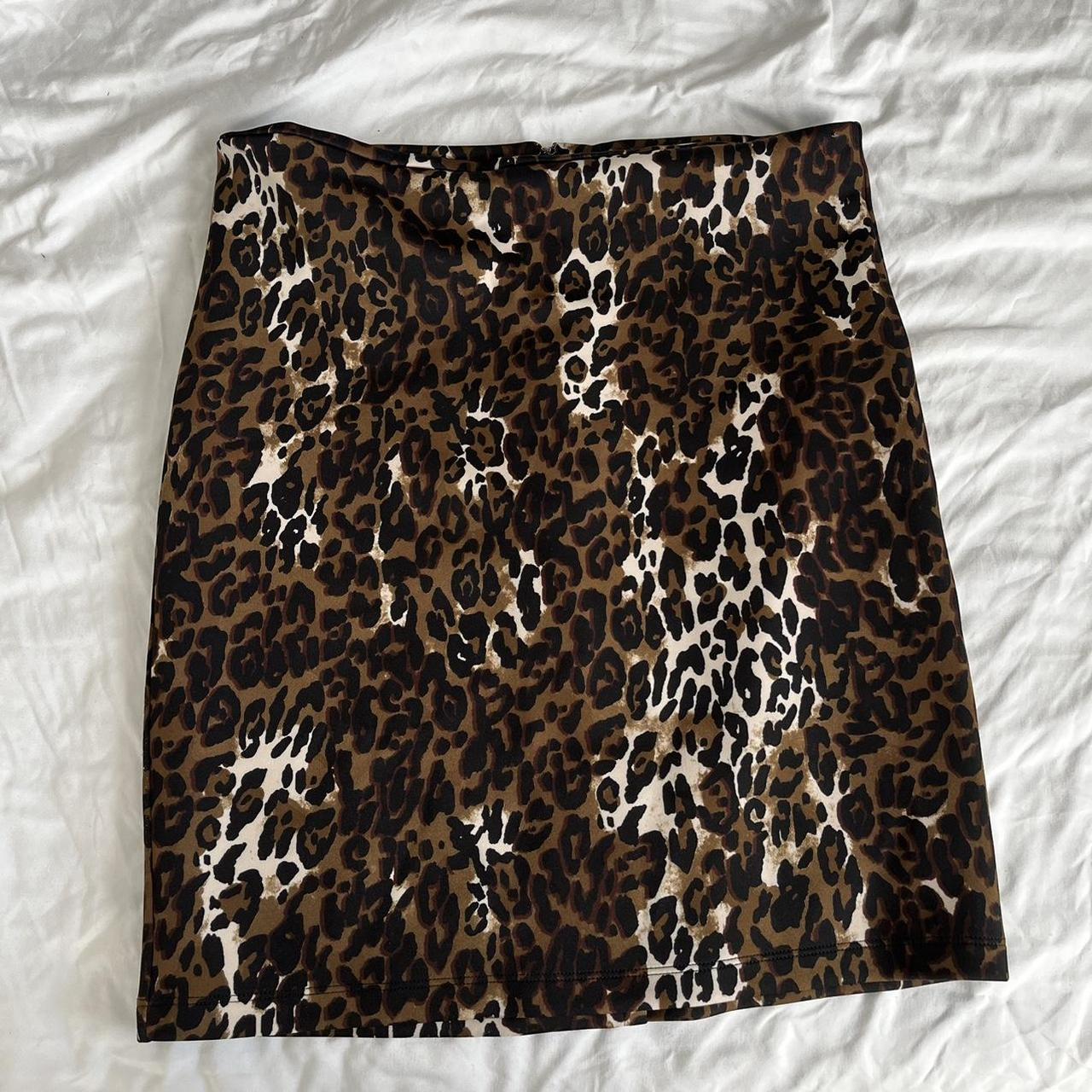 Y2k cheetah print midi skirt 🐆🖤 Size medium Brand... - Depop