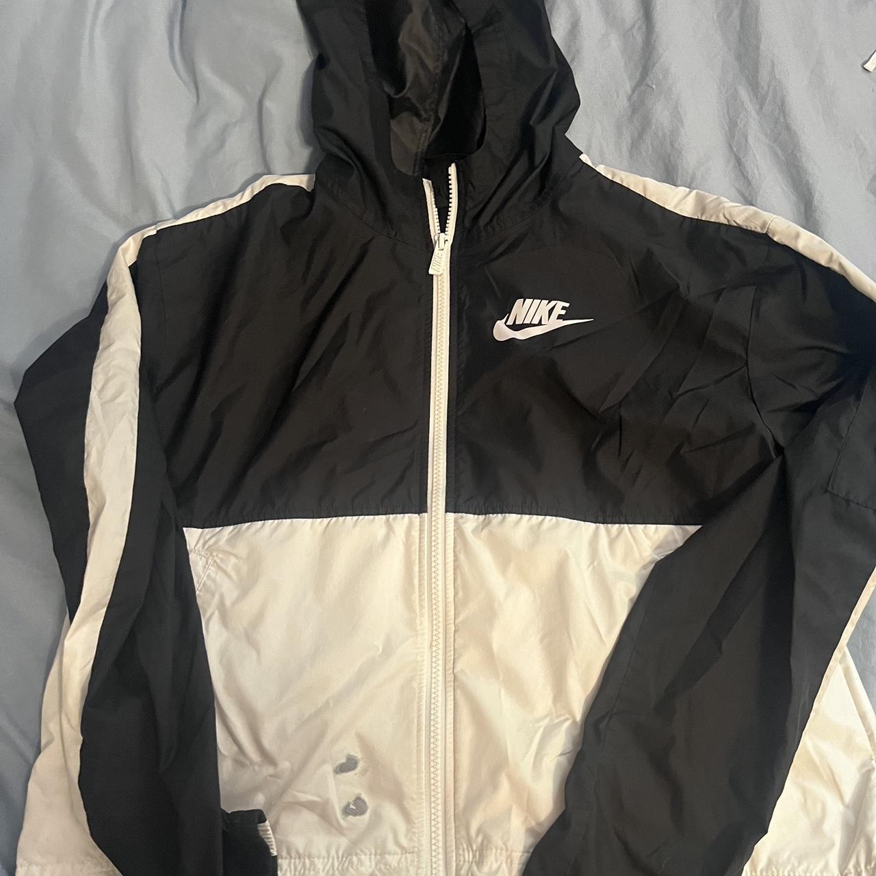 Women Nike cropped rain jacket. Size small The... Depop