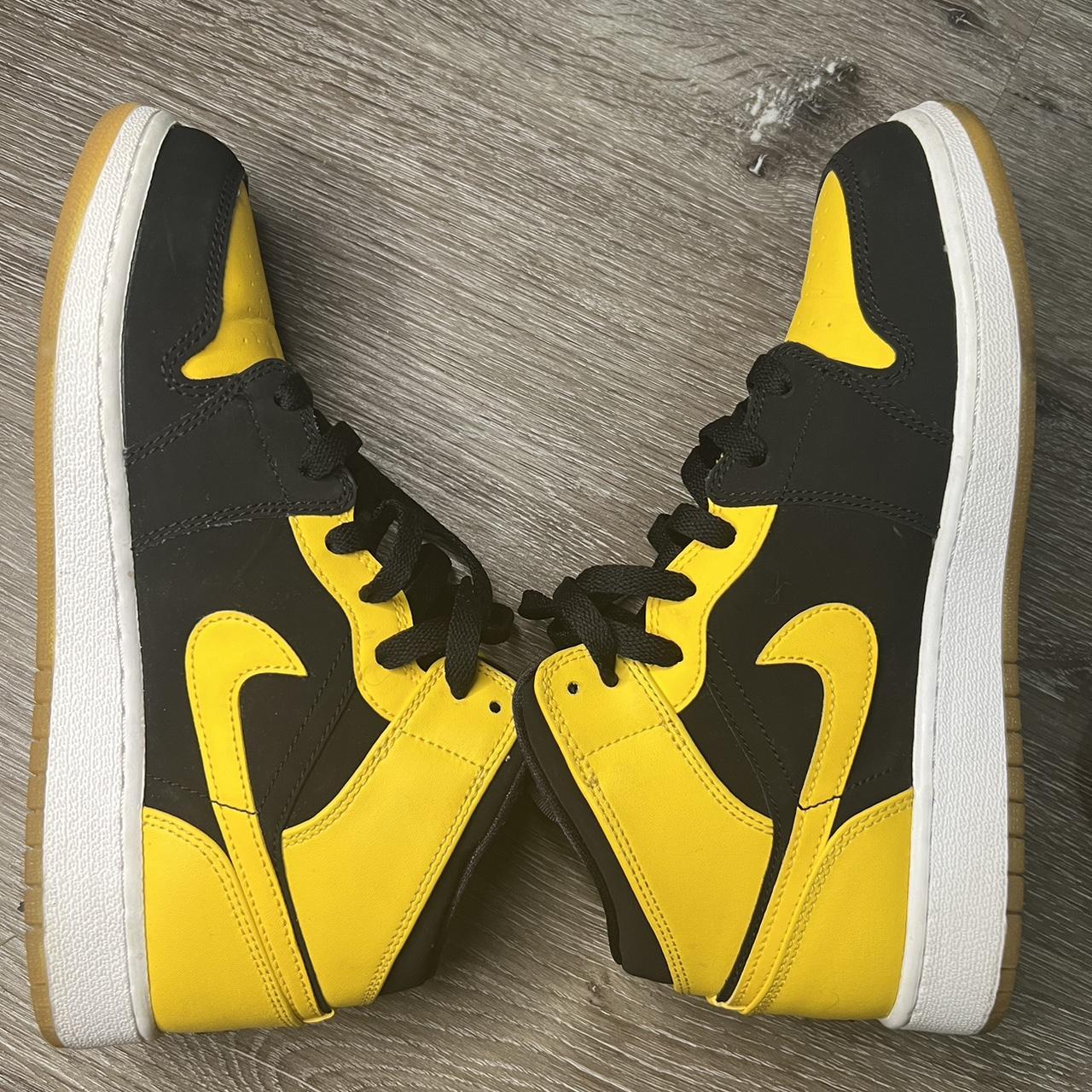 Black and clearance yellow jordans boys