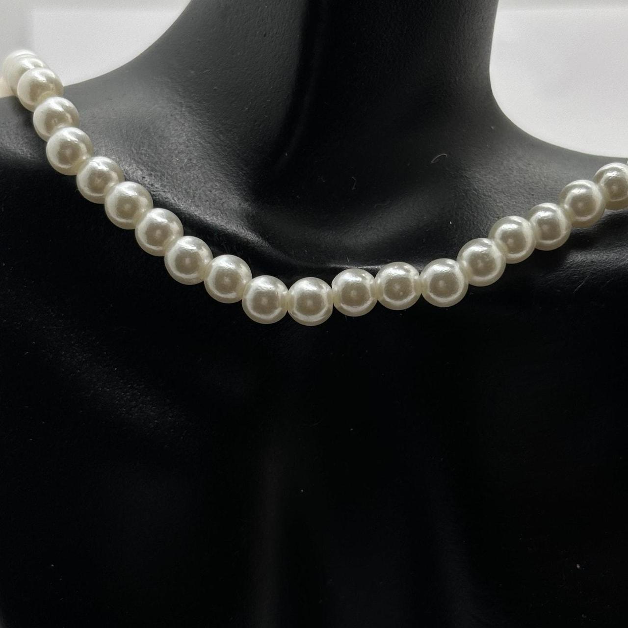 Depop pearl necklace sales
