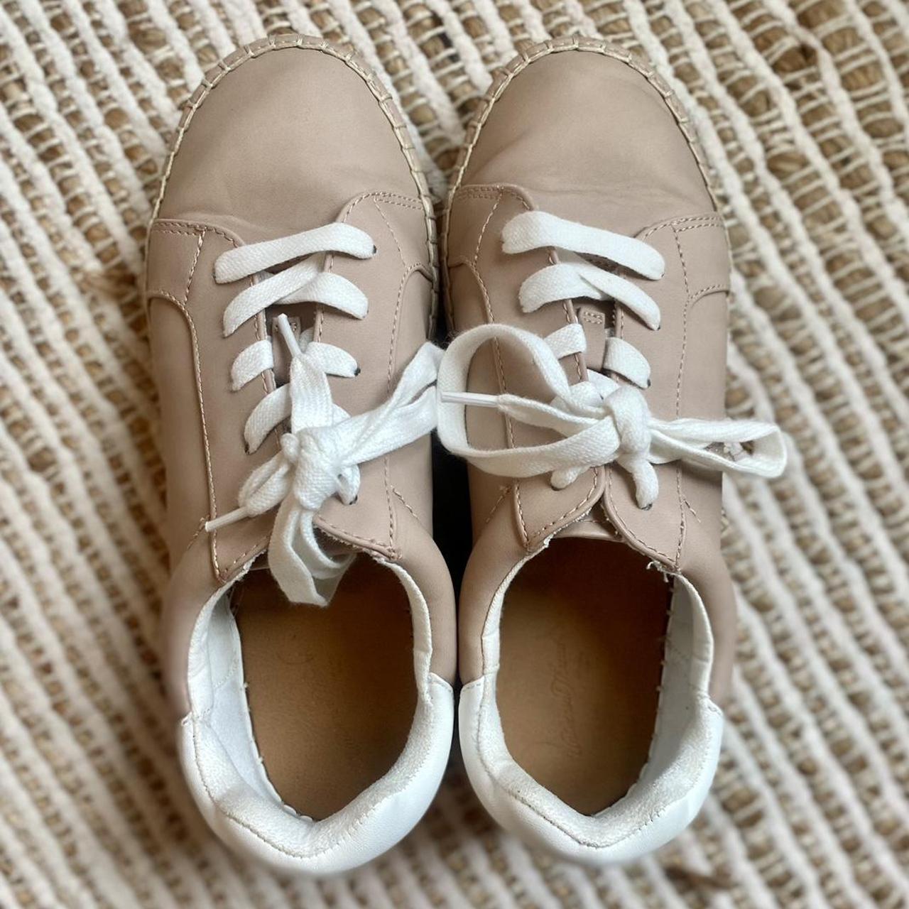 Universal Thread Women's Tan and White Trainers (3)