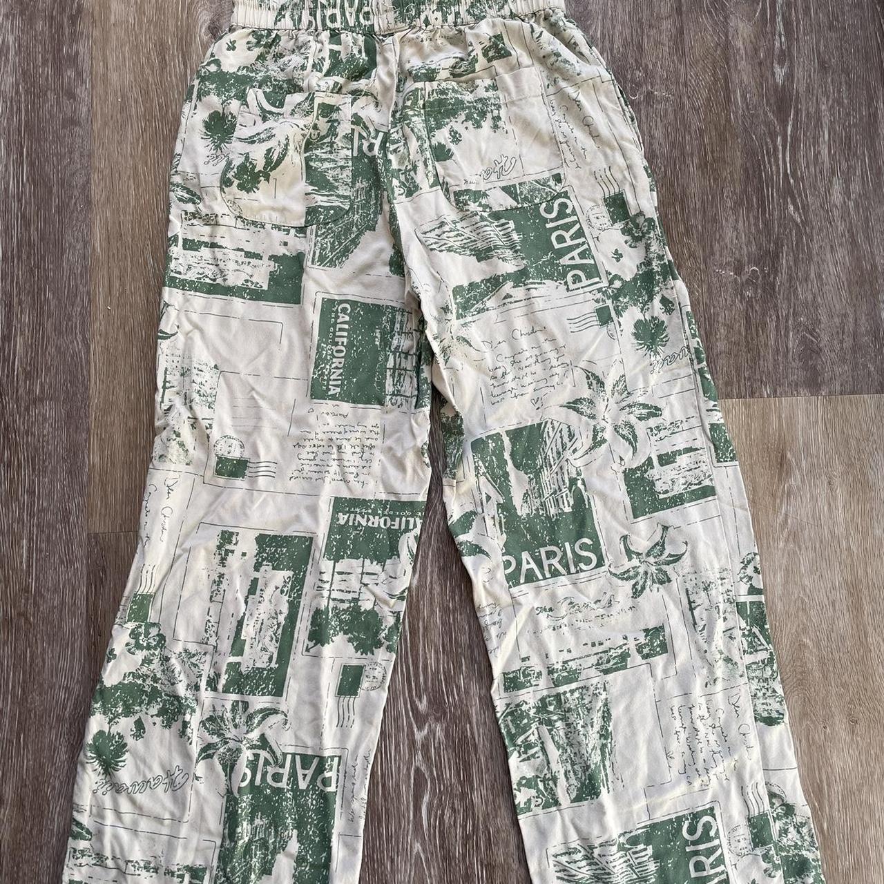 Urban Outfitters Women's White and Green Trousers (2)