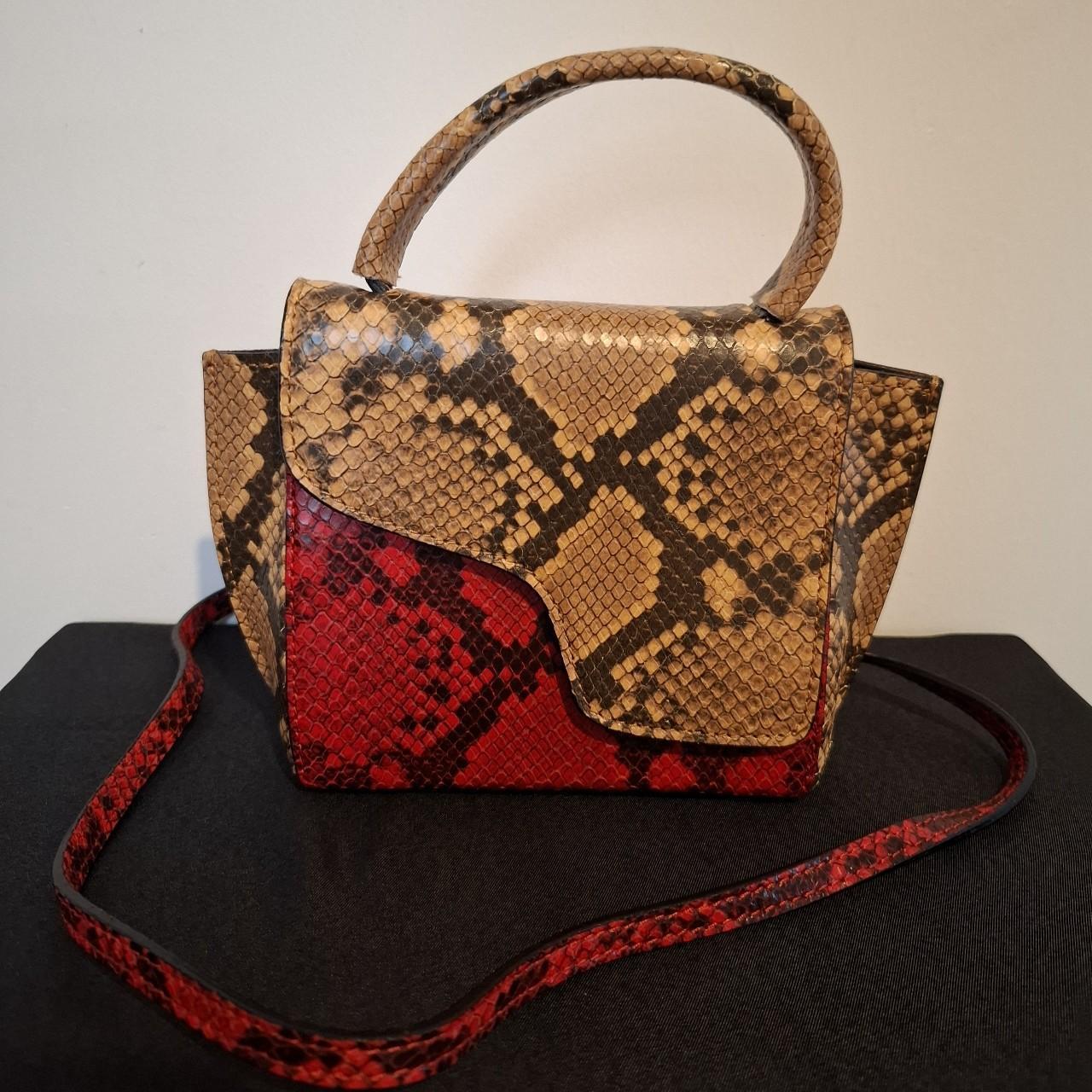 item listed by partyintheusaaa