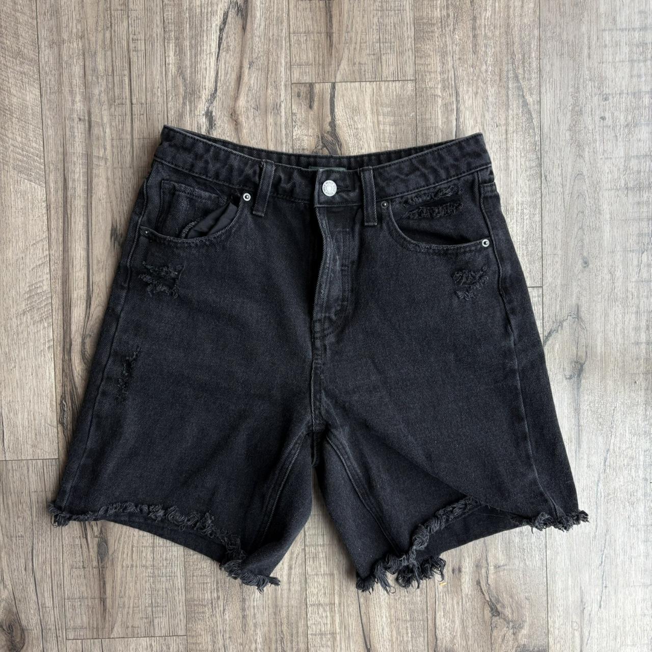 item listed by elianasfits