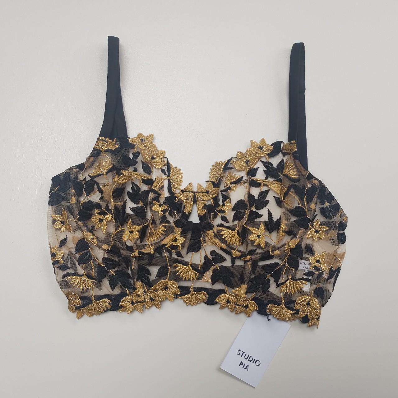 Introducing our 44D Vanity Fair Black Bra. Enhance - Depop