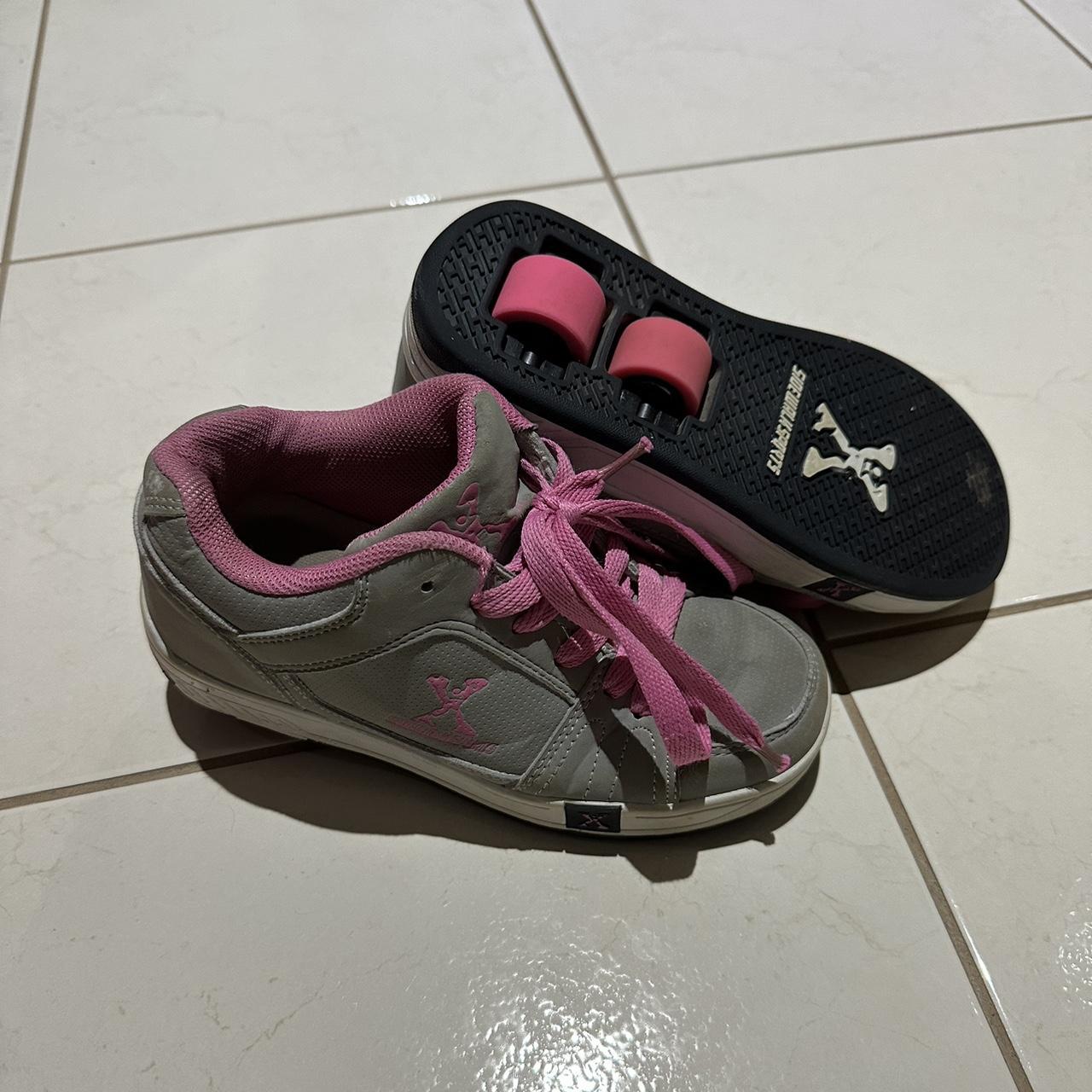 Sidewalk sports shoes (similar to heelys), Kids