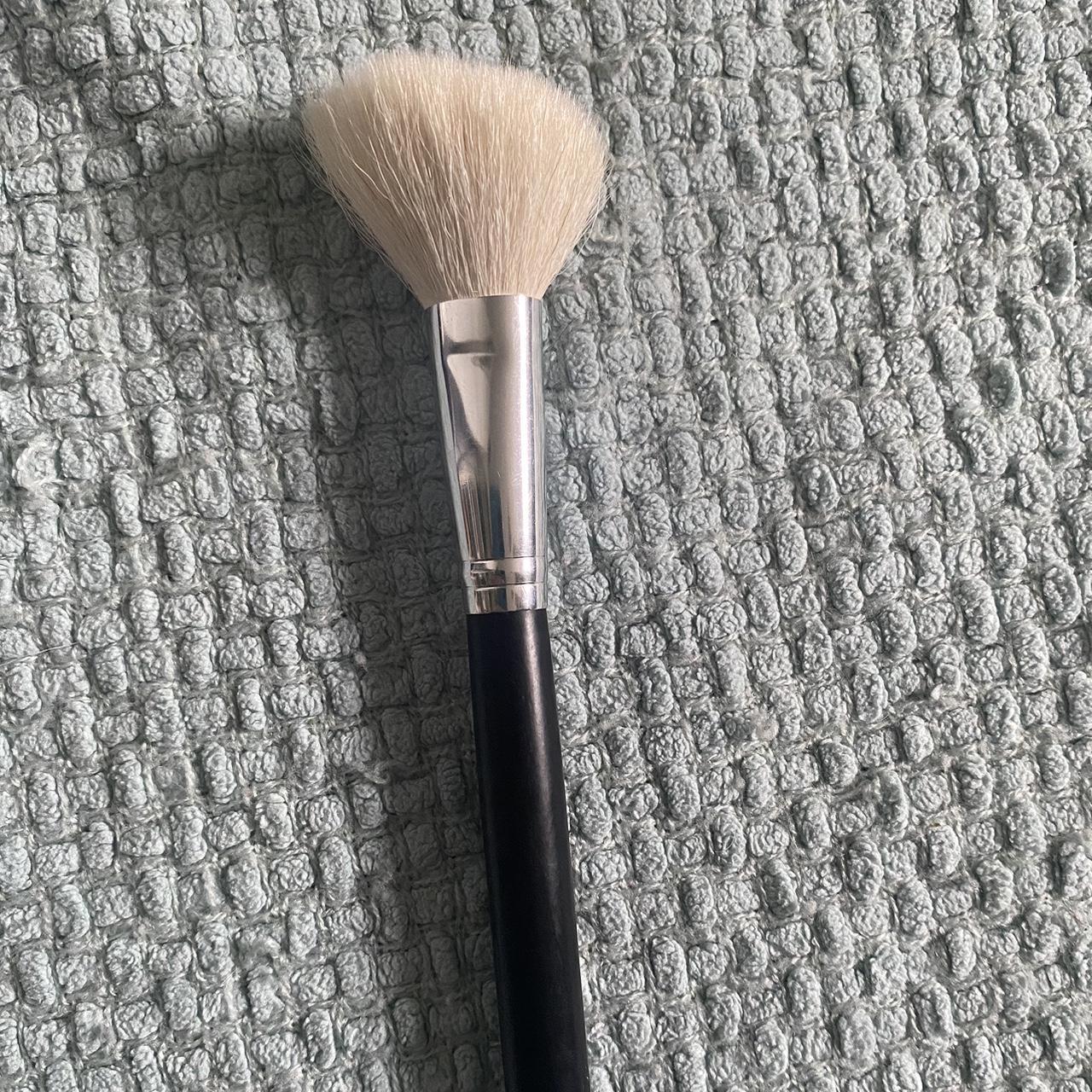 Morphe Contour Blush Brush M405 Brand new never... Depop