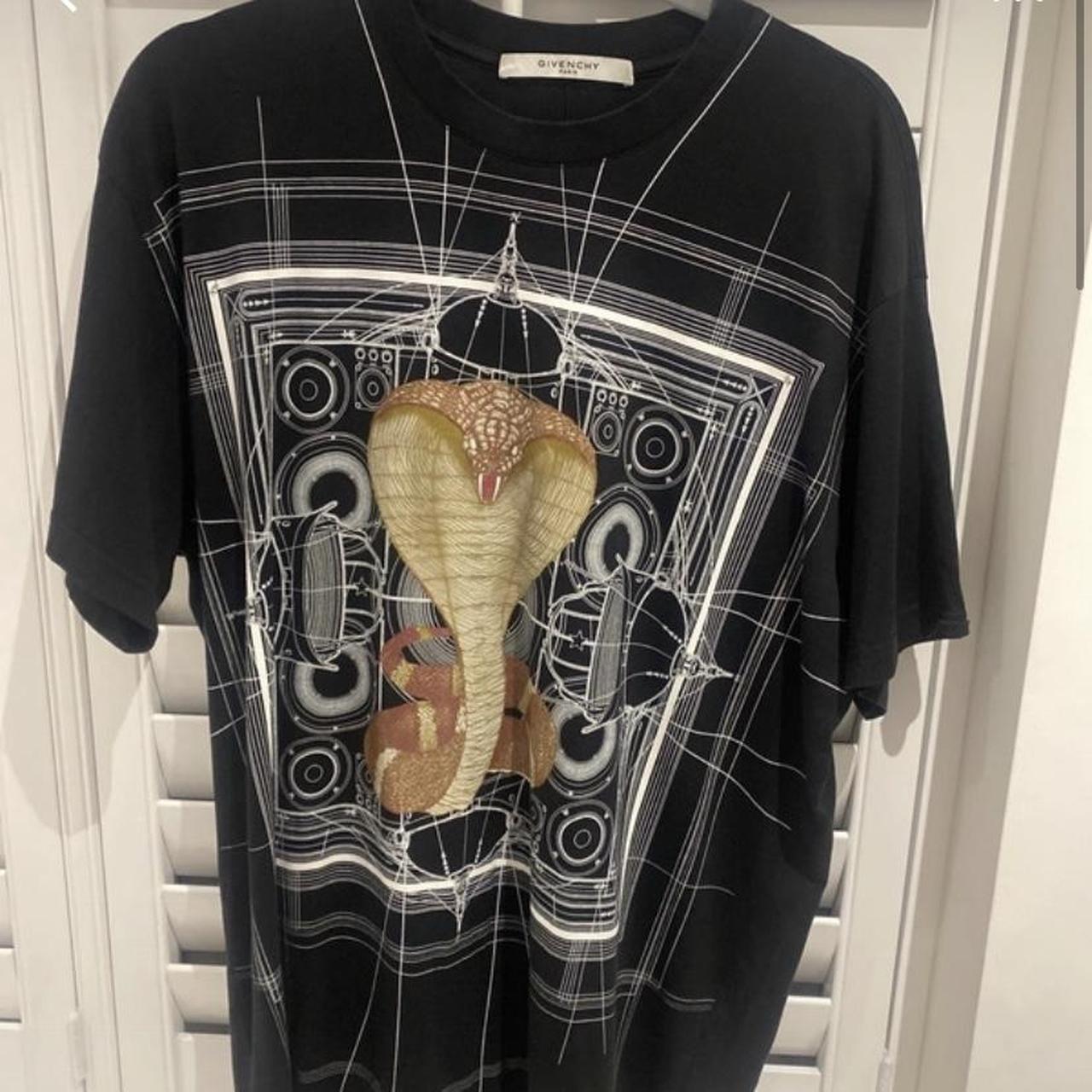 Men s givenchy printed T shirt Size Large Good. Depop