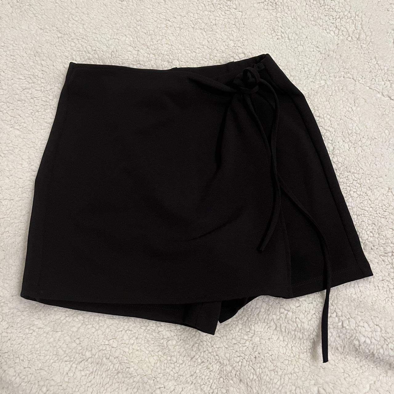 Papaya Women's Black Skirt Depop