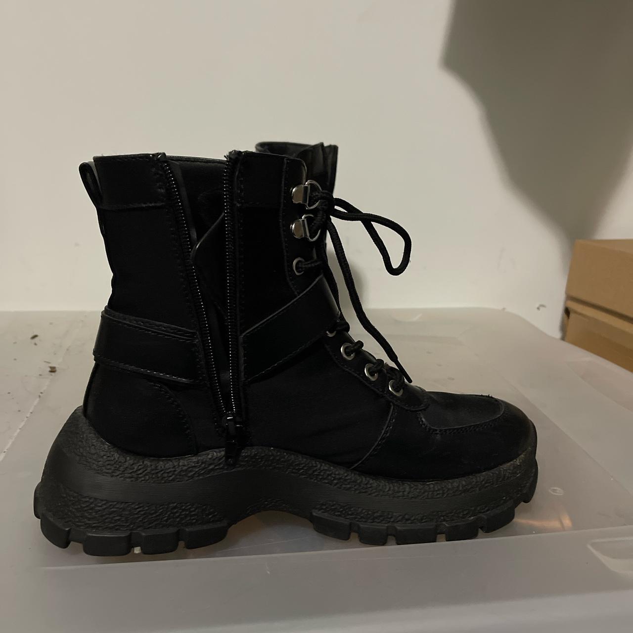 Hiking boots - Depop