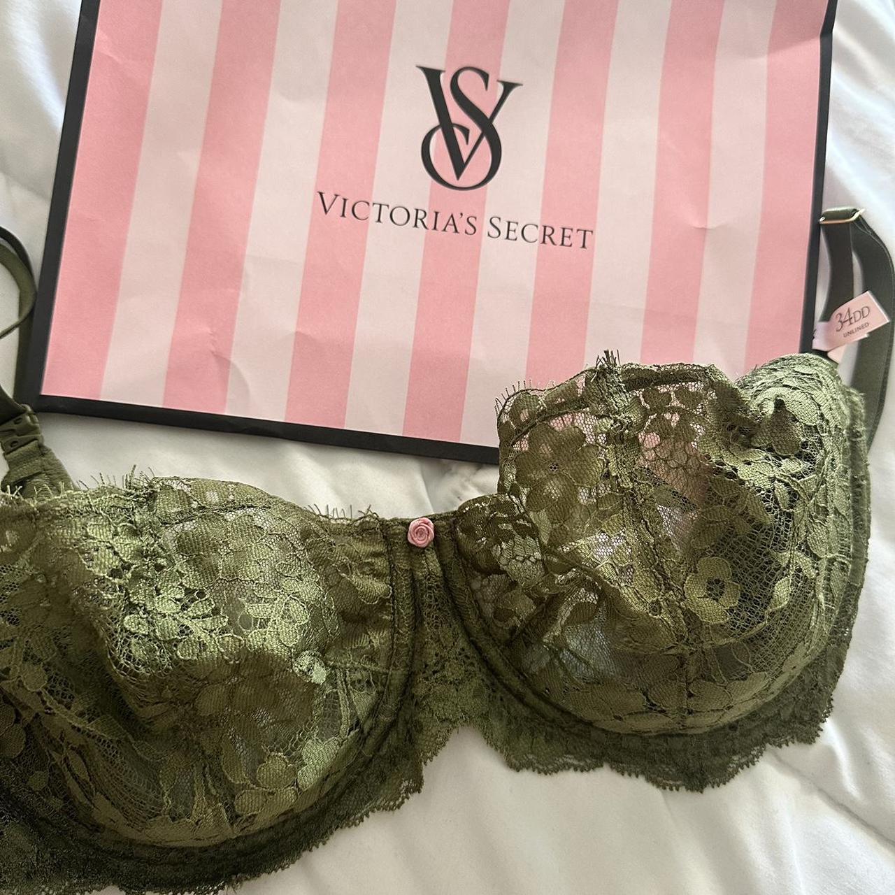 item listed by ellie2pointo
