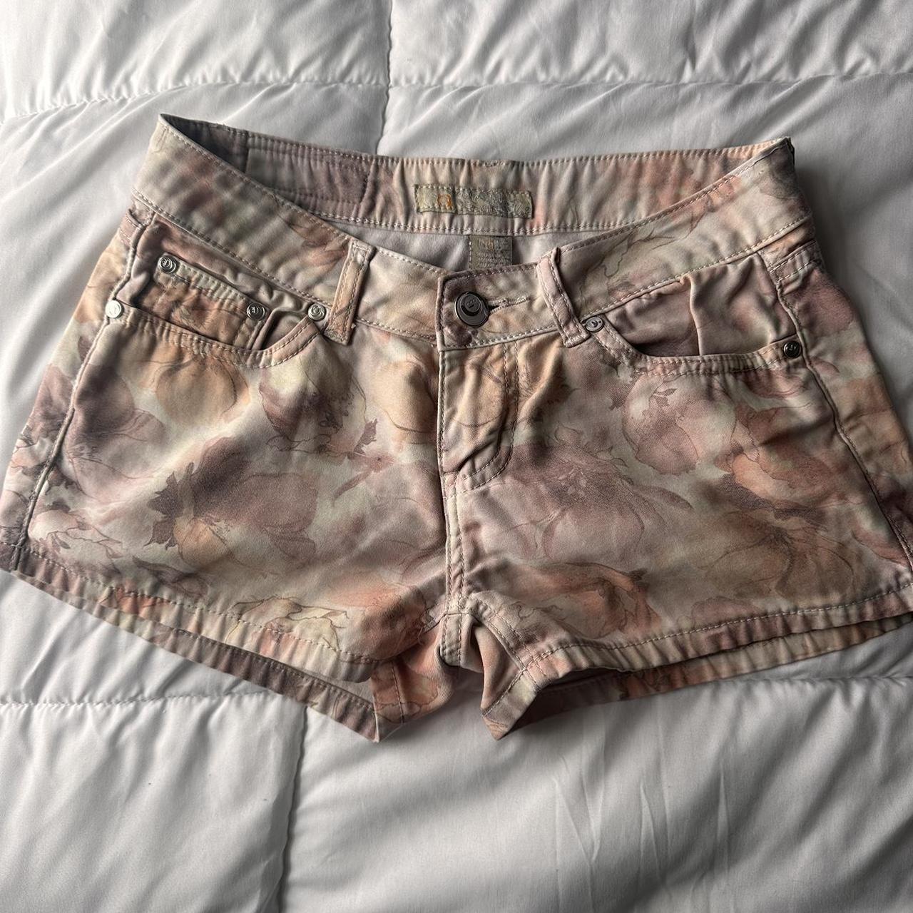item listed by ellie2pointo