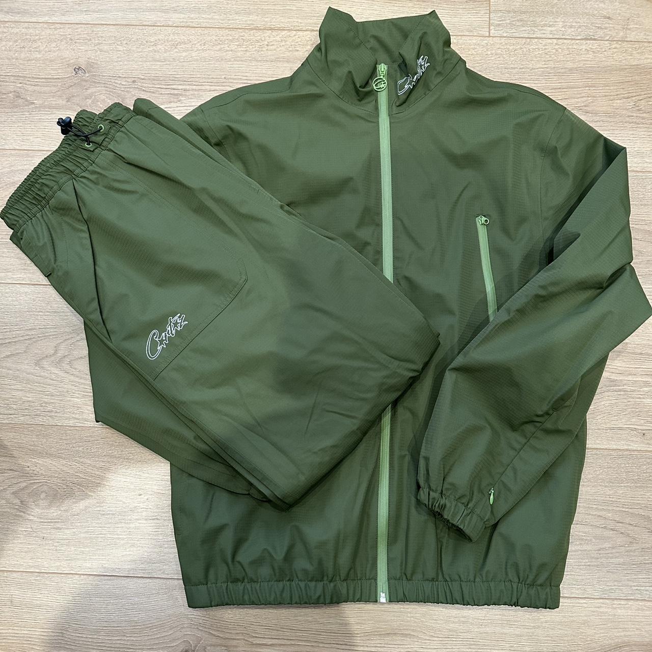 item listed by tobiasfromtrends