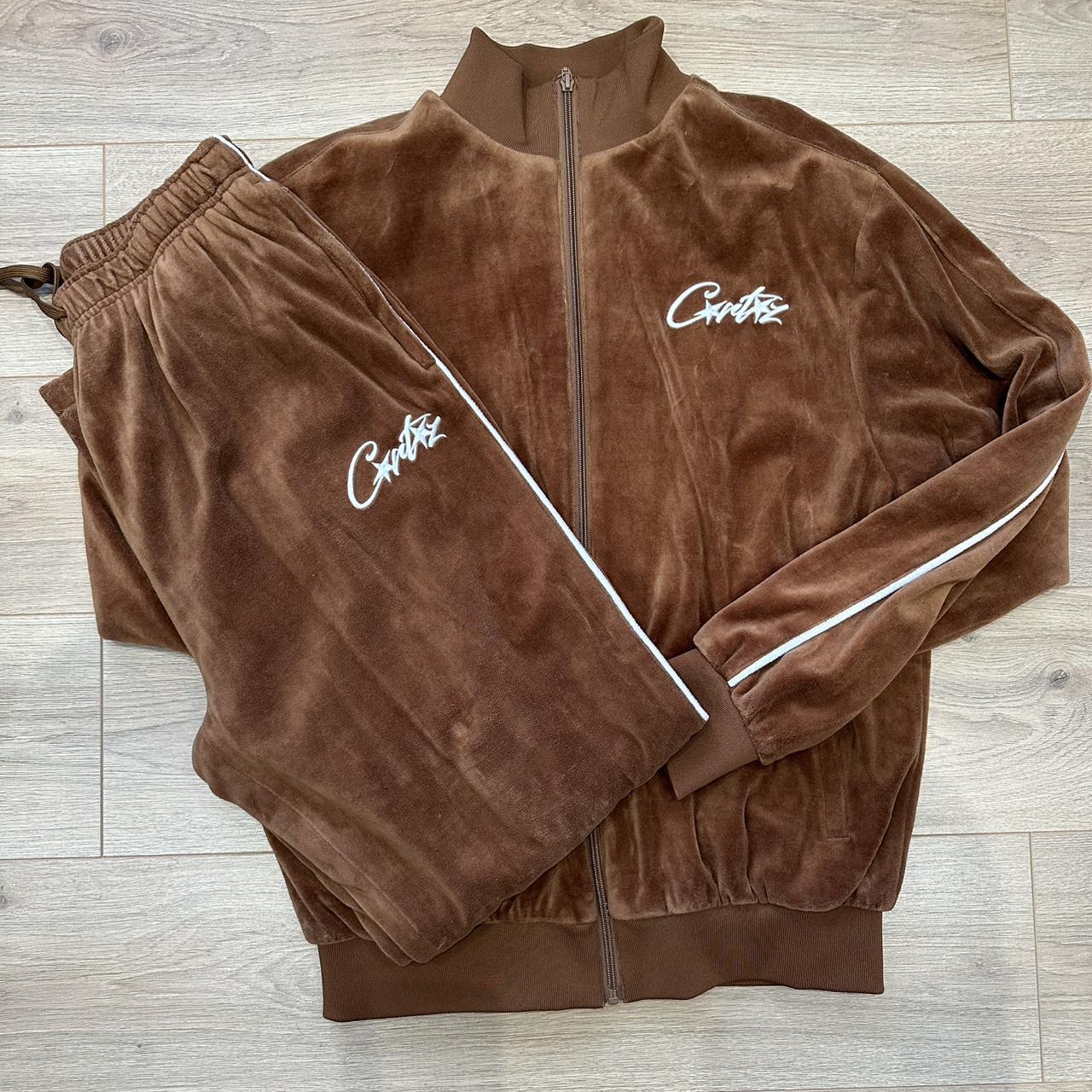 item listed by tobiasfromtrends