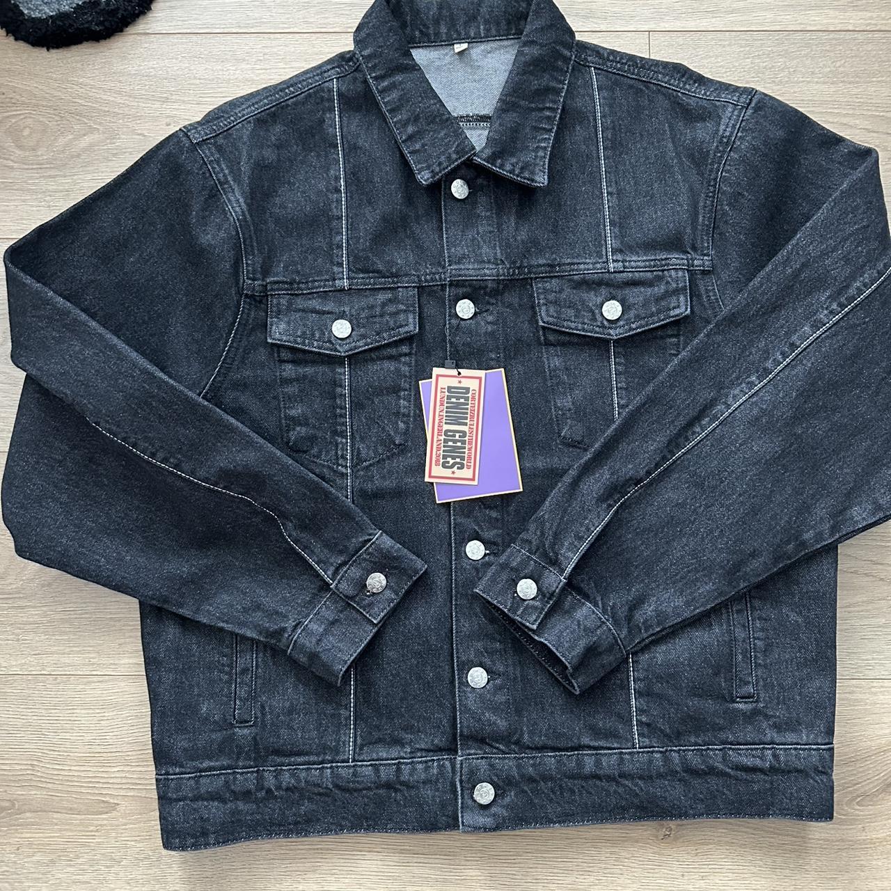 item listed by tobiasfromtrends