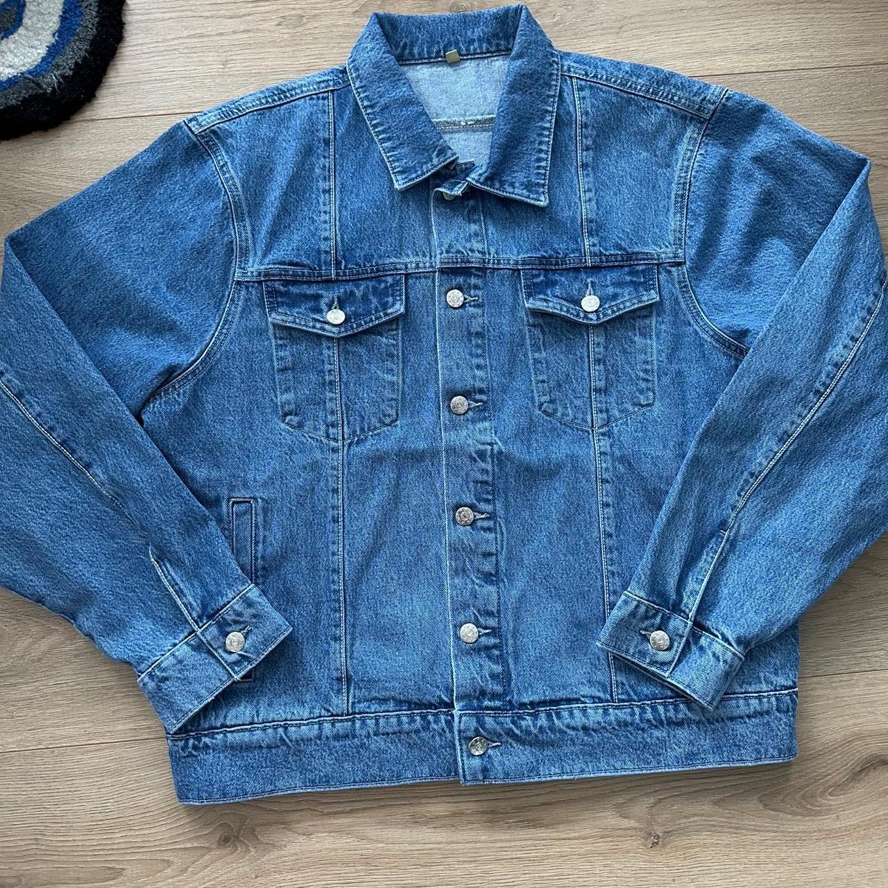 item listed by tobiasfromtrends