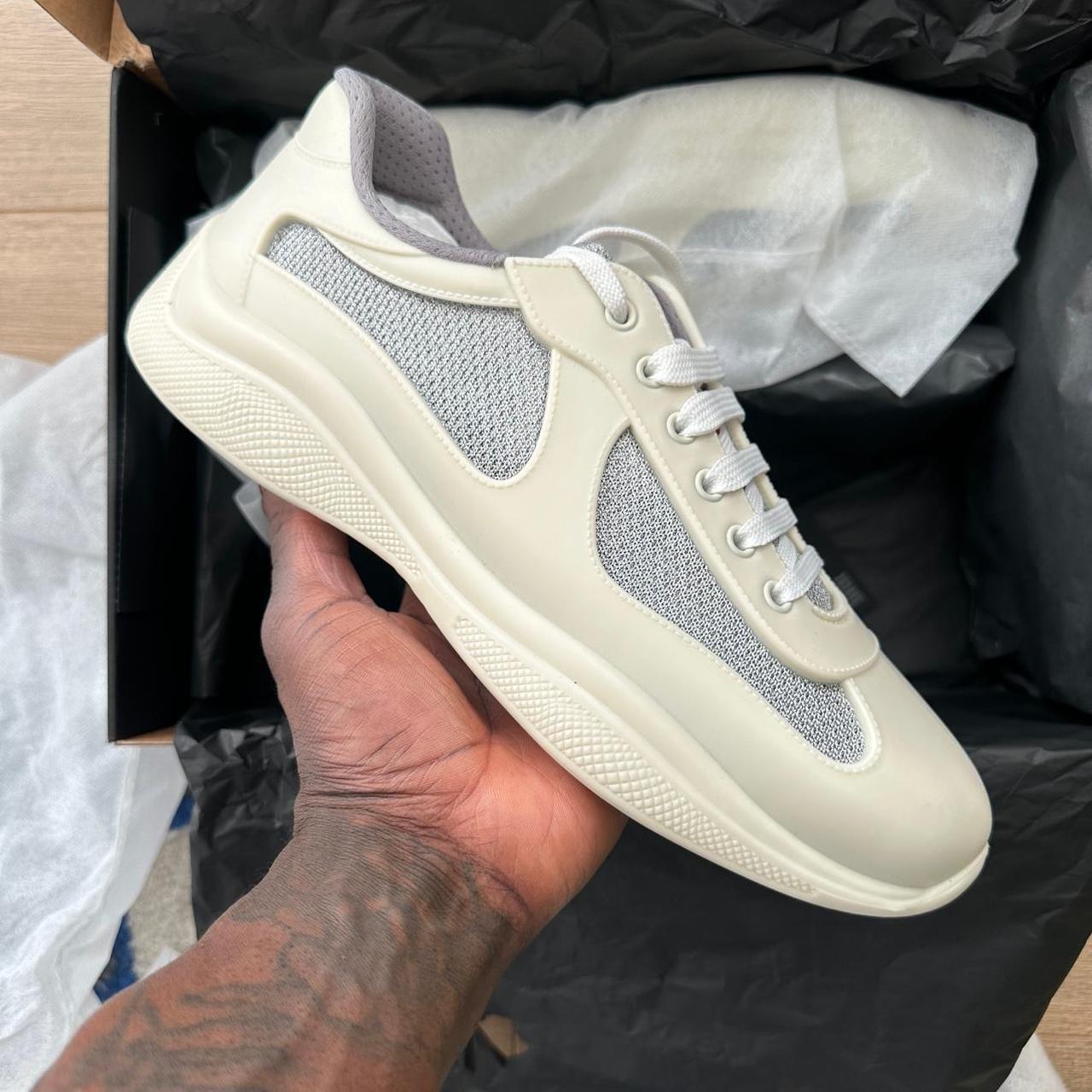 item listed by tobiasfromtrends