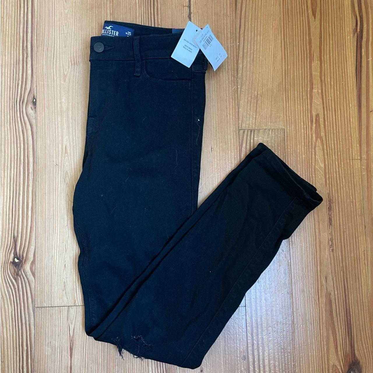 NWT store Hollister distressed skinny jeans