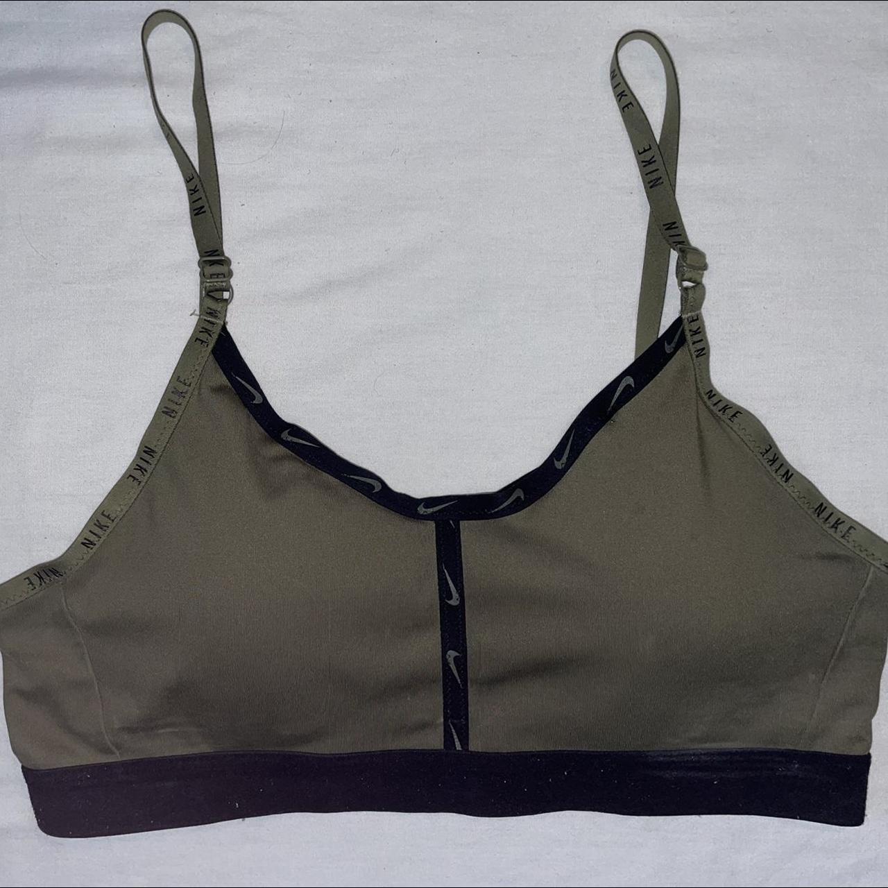 Nike Women's Bra | Depop