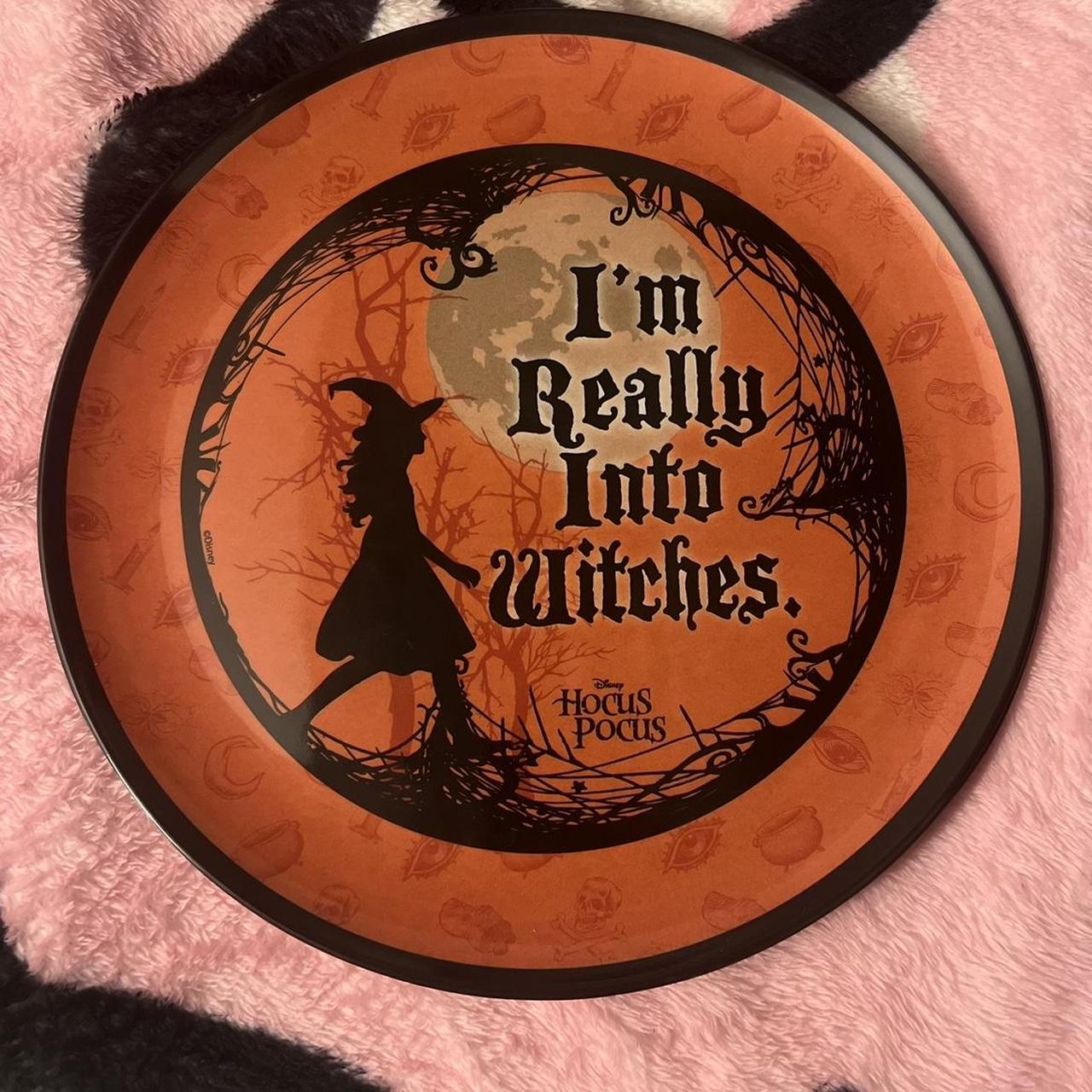 Set of 4 Hocus Pocus plates and bag from Spirit... Depop